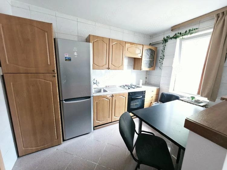 Apartament cu 3 camere decomandat în Complex Studențesc