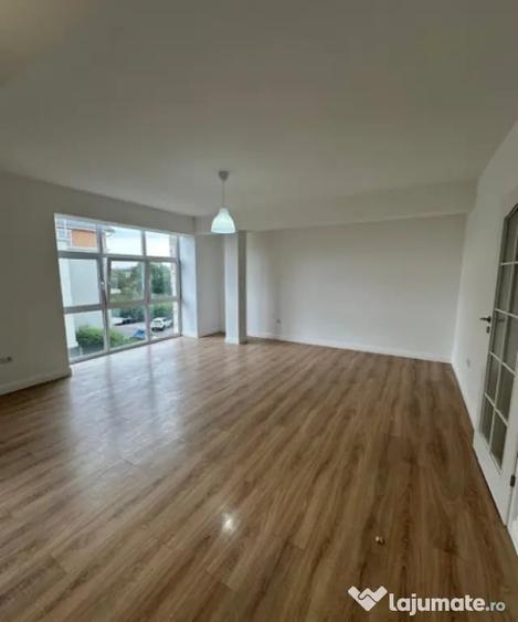 Apartament cu 3 camere decomandat în Valea Borcutului