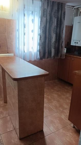 Ofer spre inchiriere garsoniera la curte - 2