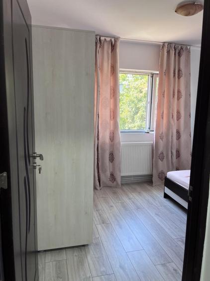 Apartament cu 2 camere semidecomandat, mobilat în Est