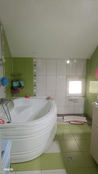 Casă cu 4 camere în Racovița