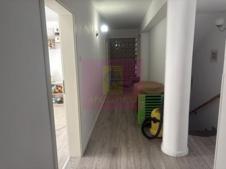 Casă cu 5 camere cu Teren 446 Mp în Drumul Sării