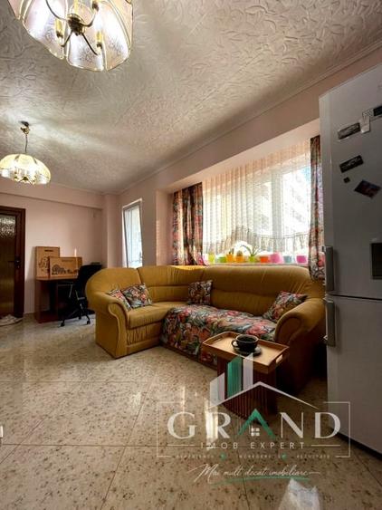 Apartament cu 3 camere semidecomandat, mobilat în Dâmbul Rotund