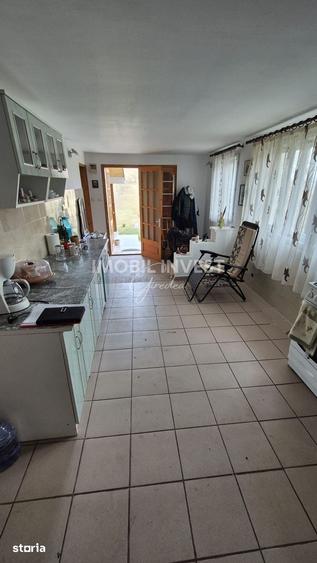 Casa in zona premium, 5 camere, 3 dormitoare, 2 bai, 2300 mp teren - 1