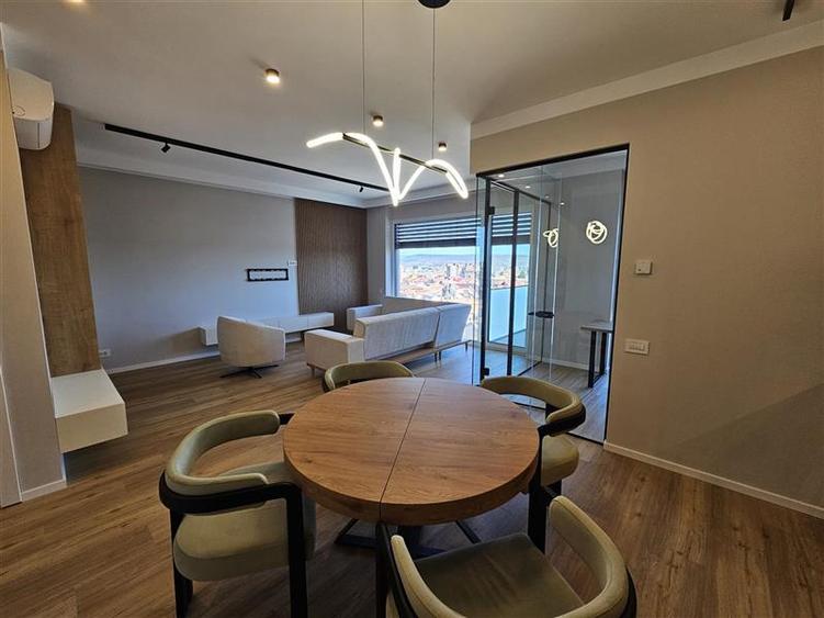 Apartament cu 3 camere semidecomandat, mobilat în Gheorgheni