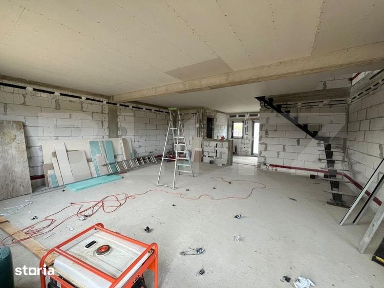 Casă cu 4 camere cu Teren 3000 Mp în Uriu