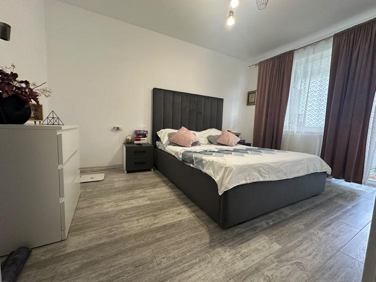 Apartament cu 3 camere semidecomandat, mobilat în Hipodrom