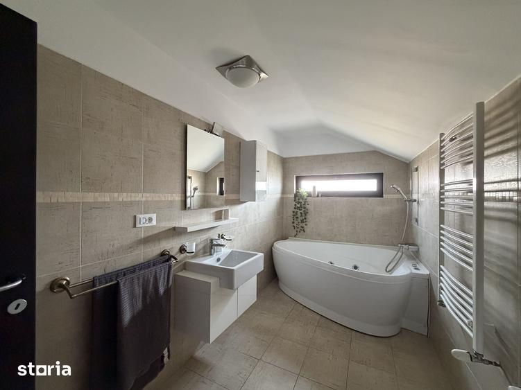 Casă cu 5 camere cu Teren 355 Mp în Central