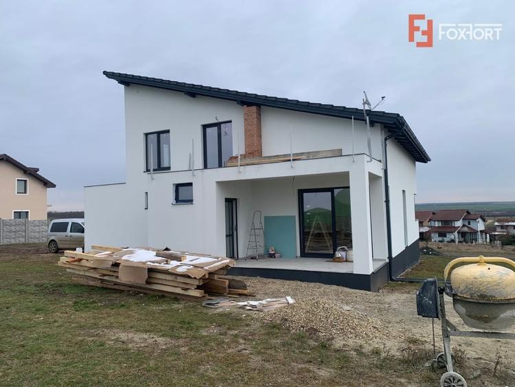Casă individuală cu 5 camere cu Canalizare în Pișchia