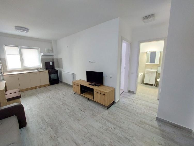 Apartament cu 2 camere semidecomandat în Runcu