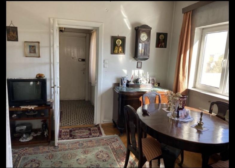 Apartament cu 3 camere semidecomandat în Gara de Nord