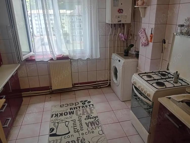 Apartament cu 3 camere decomandat în Precista
