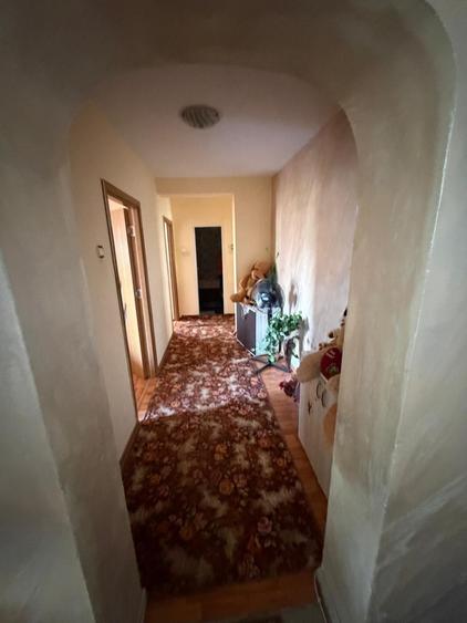 Apartament cu 4 camere semidecomandat în Tomis Nord