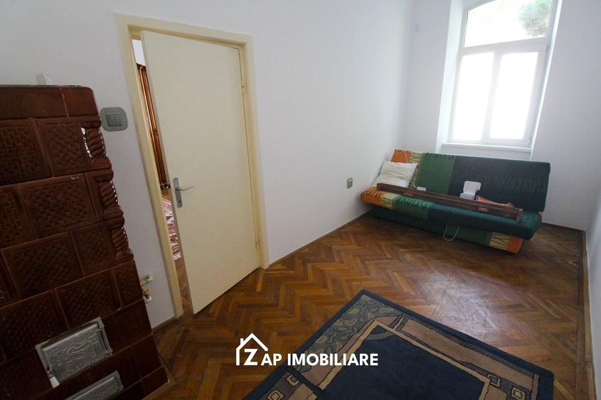 Casă individuală cu 5 camere cu Canalizare în Central