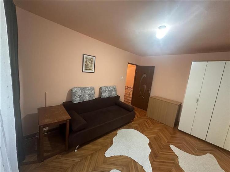 Apartament cu 2 camere nedecomandat, mobilat în Girocului