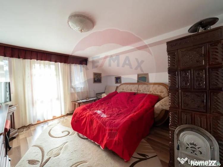 Casă cu 5 camere cu Teren 735 Mp în Sucevița