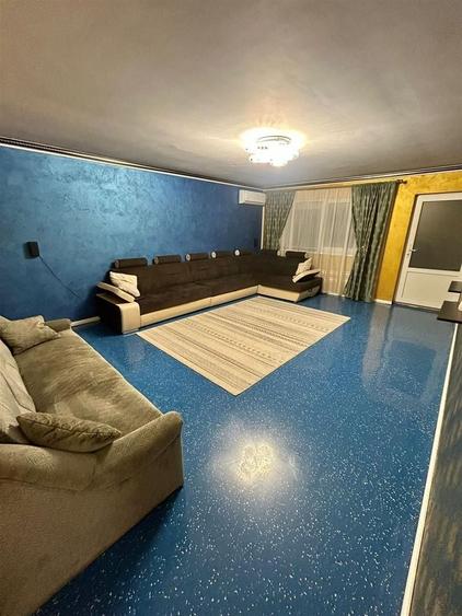 Casă individuală cu 7 camere cu Canalizare în Rontău