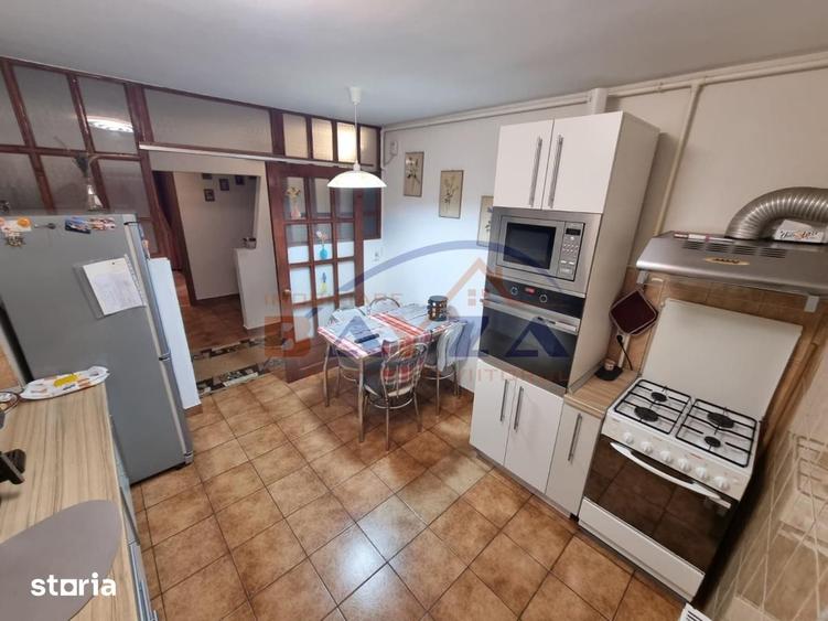 Apartament cu 4 camere decomandat în Central
