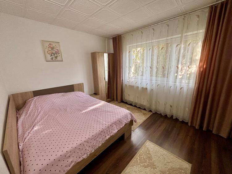 Apartament cu 2 camere semidecomandat, mobilat în Decebal