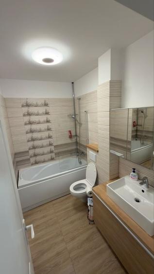 Apartament cu 2 camere semidecomandat în Florești