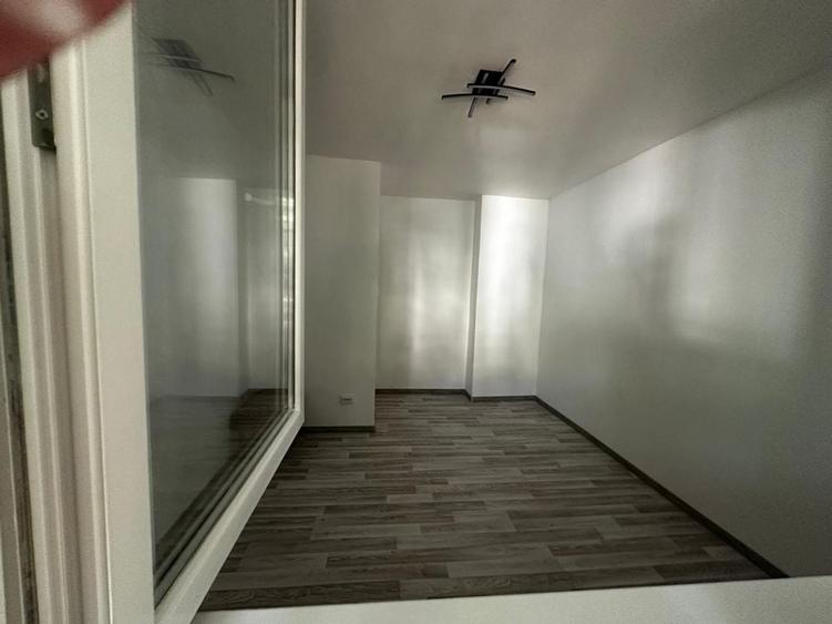 Apartament cu 3 camere decomandat în Pajura