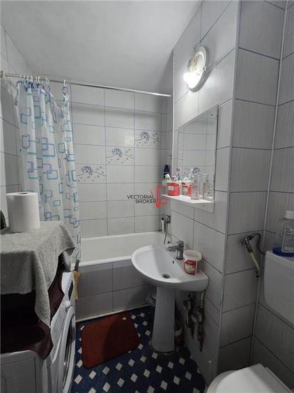 Apartament cu 3 camere decomandat, mobilat în Doamna Ghica