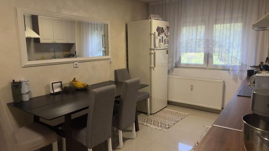 Dau in chirie apartament cu 3 camere parter - 2