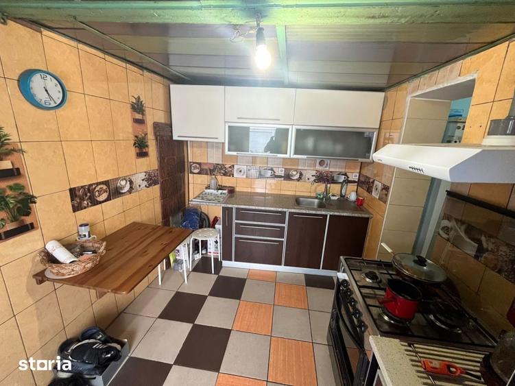 Casă cu 4 camere cu Teren 489 Mp în Glina