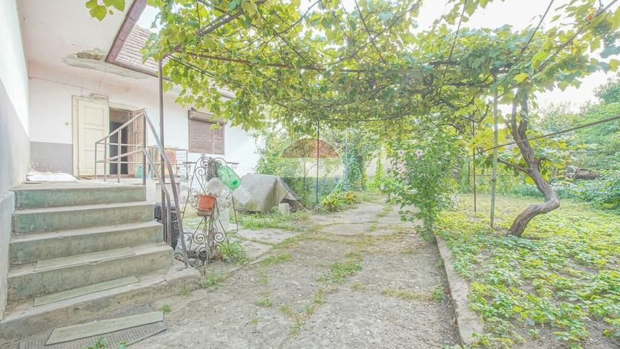 Casă cu 3 camere cu Teren 553 Mp în Central