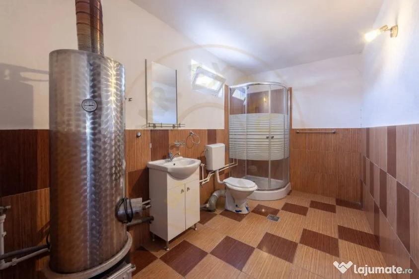 Casă cu 7 camere cu Teren 7829 Mp în Cuca