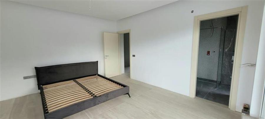 Casă individuală cu 5 camere cu Piscina în Central