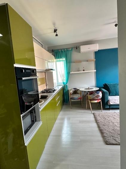 Apartament cu 3 camere decomandat, mobilat în Roșu