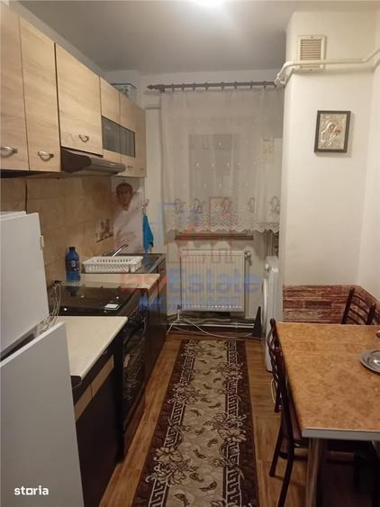 Apartament cu 3 camere semidecomandat în Alexandru cel Bun