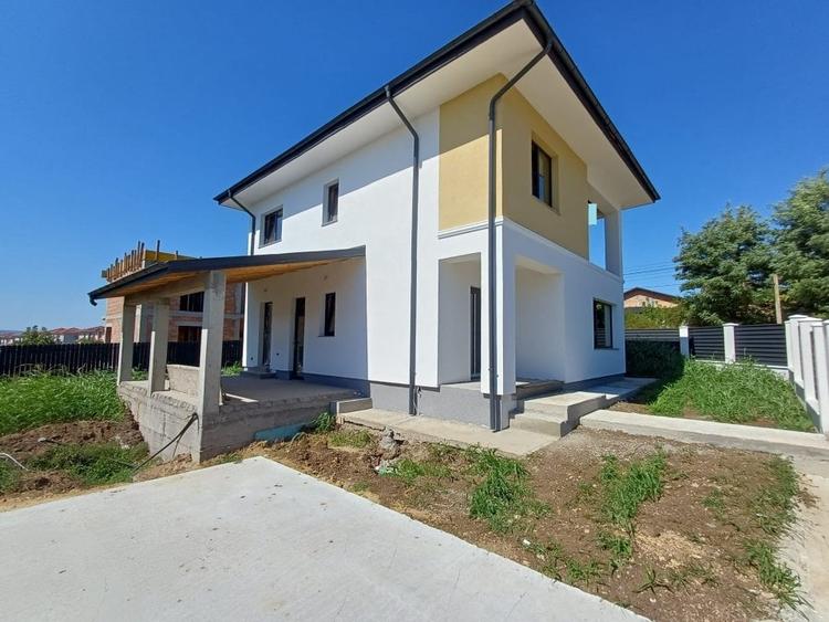 Casă individuală cu 4 camere cu Teren 430 Mp în Valea Adâncă