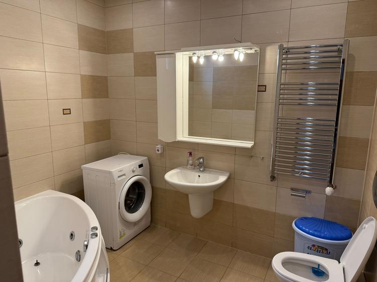 Apartament cu 3 camere decomandat, mobilat în Mărgeanului