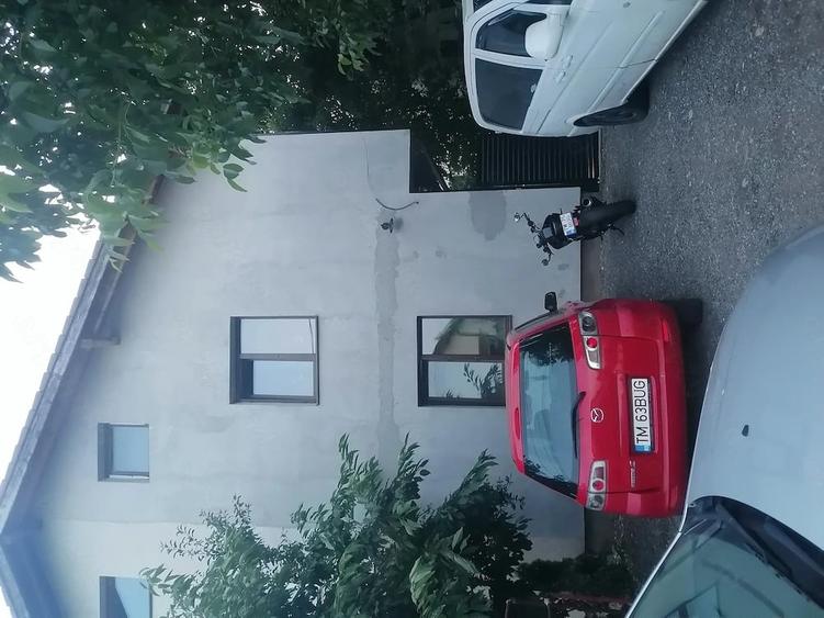 Casă cu 4 camere cu Teren 525 Mp în Dumbrăvița