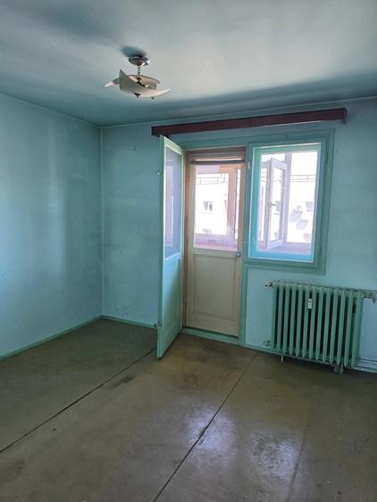 Apartament cu 3 camere semidecomandat în Câmpia Libertății