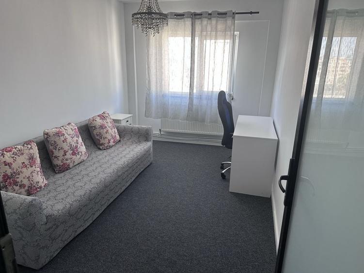 Apartament cu 4 camere semidecomandat, mobilat în Dacia