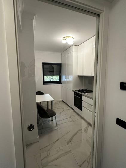 Apartament cu 3 camere decomandat, mobilat în Primăverii