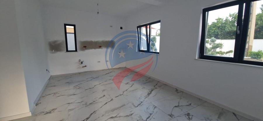 Casă individuală cu 4 camere cu Canalizare în Sud-Vest