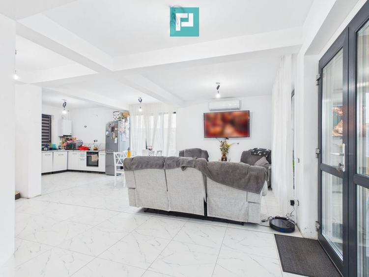 Casă individuală cu 6 camere cu Canalizare în Sântandrei