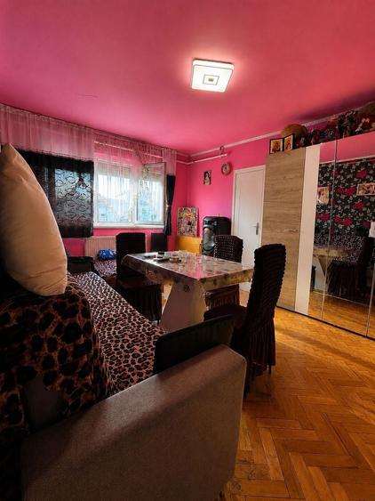 Apartament cu 2 camere semidecomandat, mobilat în Valenta