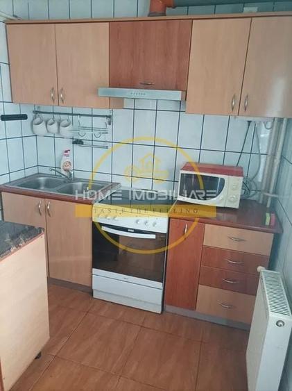 Apartament cu 3 camere decomandat, mobilat în Nicolina