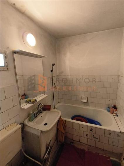 Apartament cu 3 camere decomandat în Micro 3