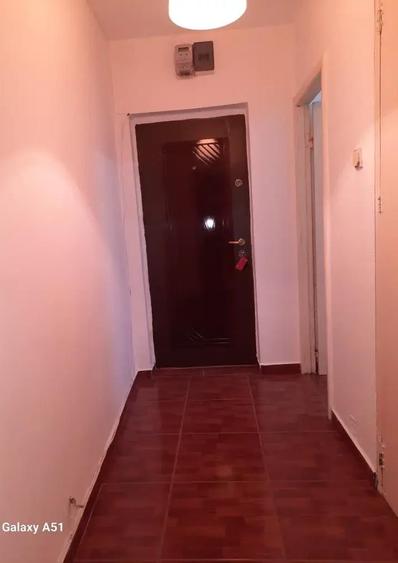 Garsonieră decomandată în Gorjului