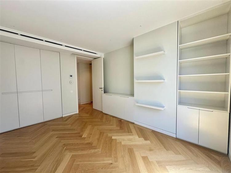 Apartament cu 5 camere decomandat, mobilat în Central