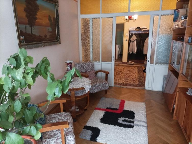 Apartament cu 4 camere semidecomandat în Griviței