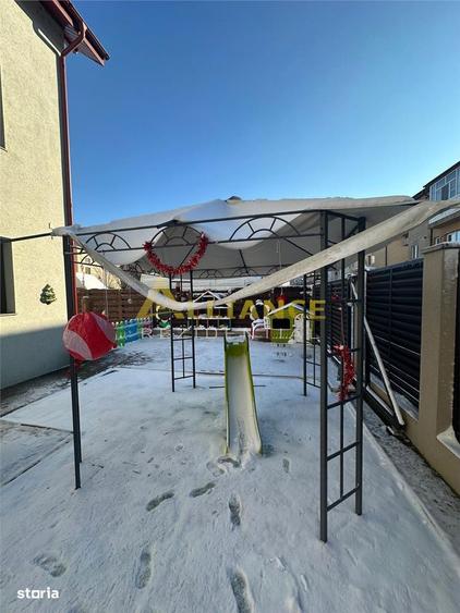 Casă cu 8 camere cu Teren 300 Mp în Central