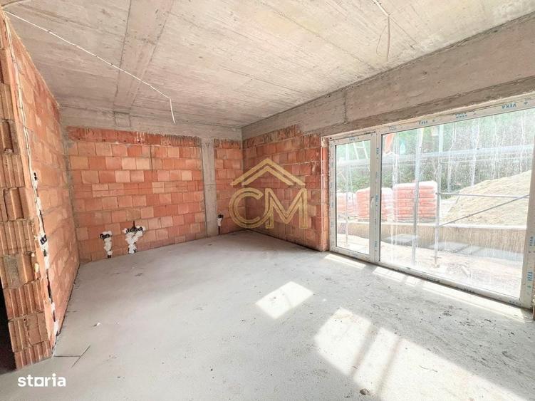 Apartament cu 5 camere decomandat în Cristian