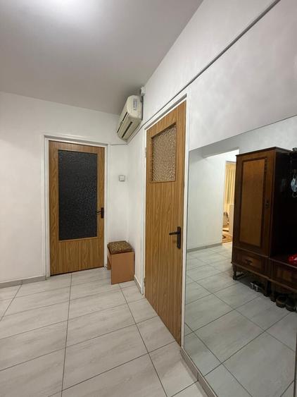 Apartament cu 3 camere decomandat, mobilat în Brâncoveanu
